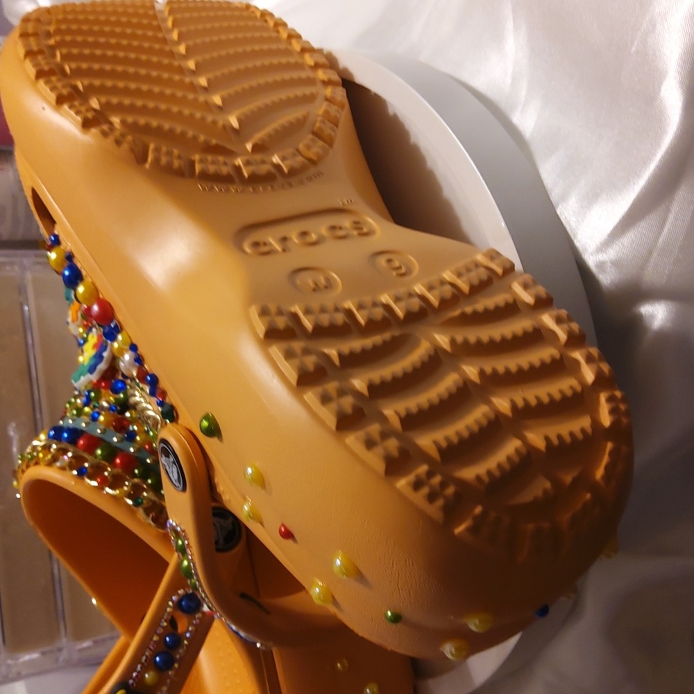 Custom CROCS size 9 AUTISM IMSPIRED NWOT - Picture 6 of 6